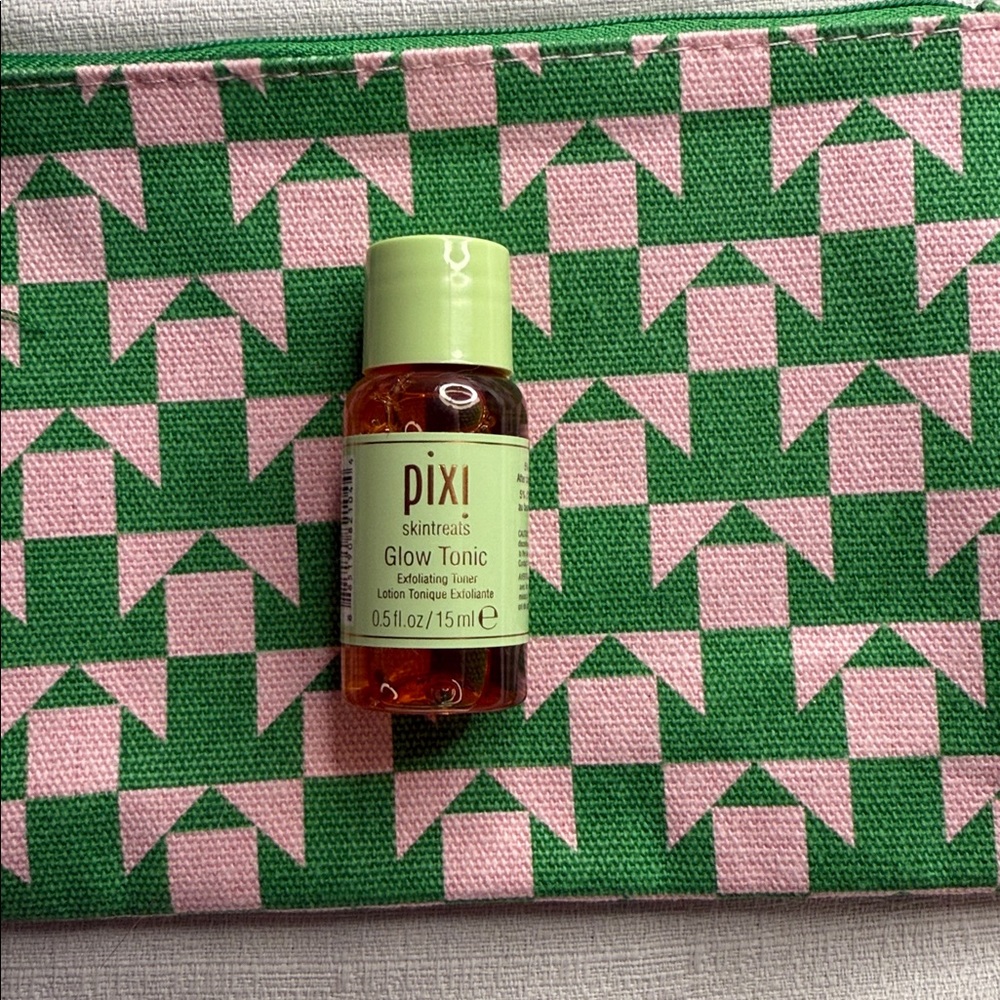 Ipsy Geometric Cosmetic Bundle - Picture 2 of 4